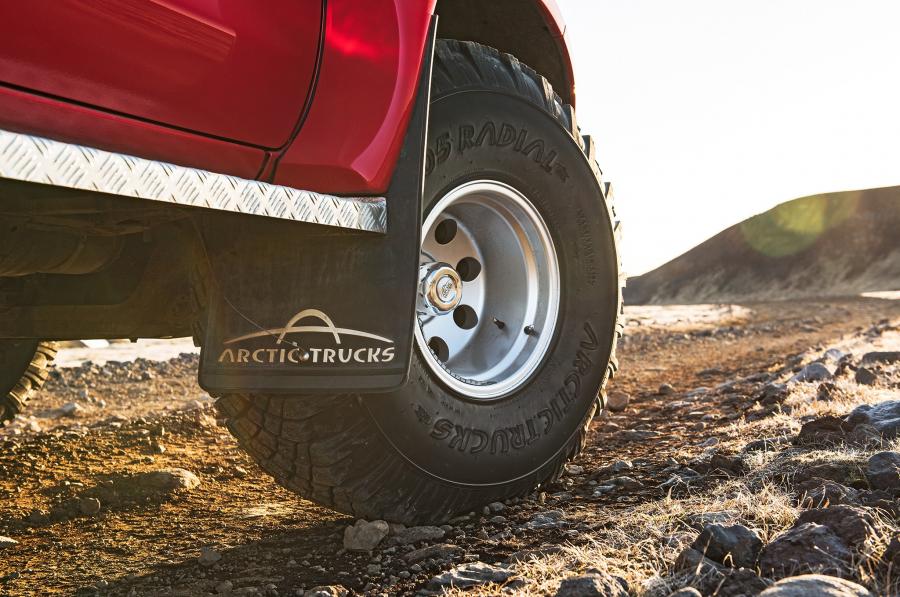 Колеса Arctic Trucks Toyota Hilux Double Cab AT38 2011 года  (фото 12 из 18)